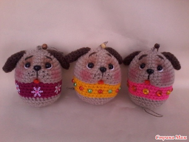 . новогодние игрушки-собачки.