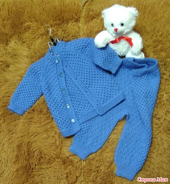 Описание вязания костюмчика «Кнопка» для малыша. «Реглан сверху». Размер: от 3 до 9 месяцев, обхват груди 52 см.