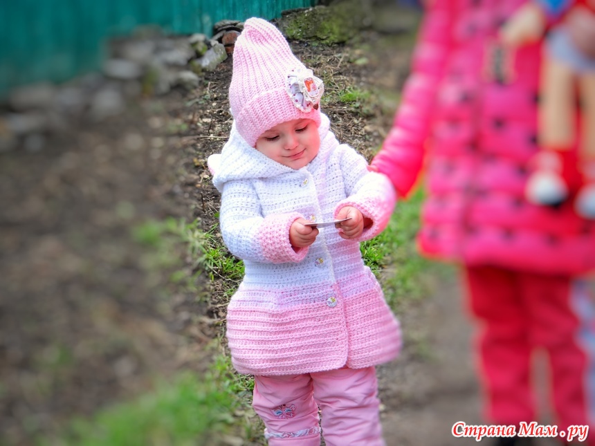 Дочка связала. Вяжем с Еленой Исаковской 2 года. Вязальщица Елена детские вещи костюм квадрат. Сколько детей у Елены вя.