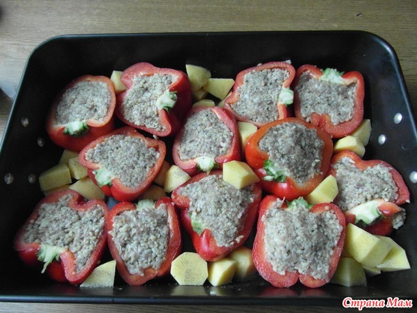 Перец, фаршированный кашей.