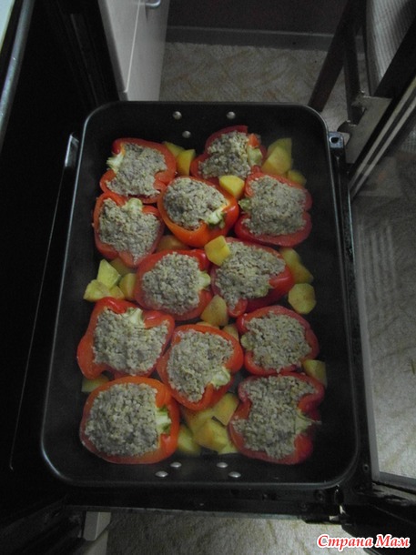 Перец, фаршированный кашей.