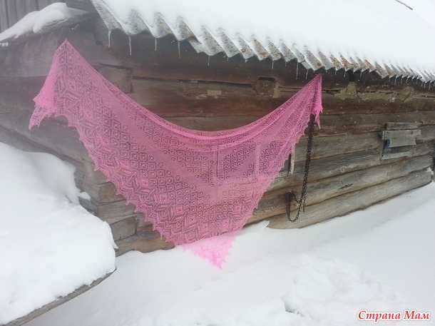 Три шали на чистом снегу