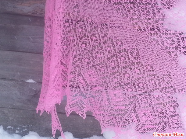 Три шали на чистом снегу