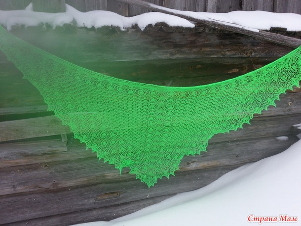 Три шали на чистом снегу