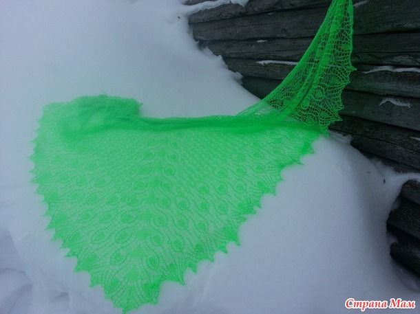 Три шали на чистом снегу