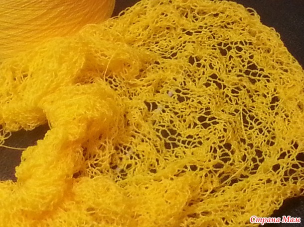 Три шали на чистом снегу