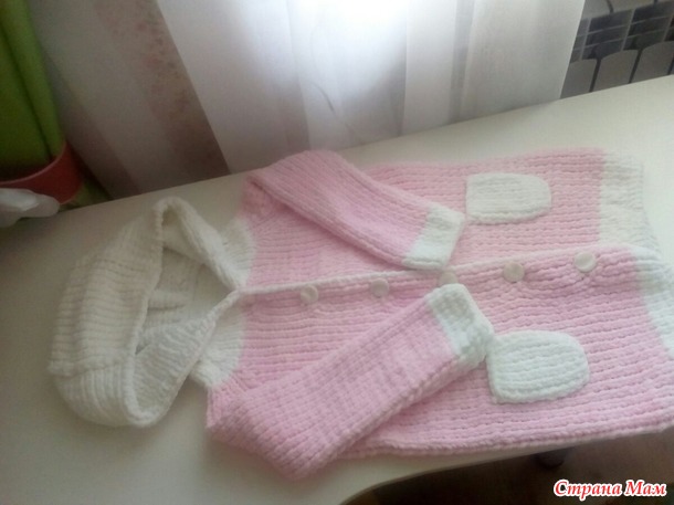 Вязаное пальто для девочки спицами из YarnArt Dolce