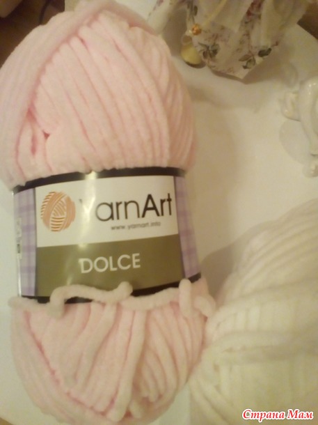 Вязаное пальто для девочки спицами из YarnArt Dolce