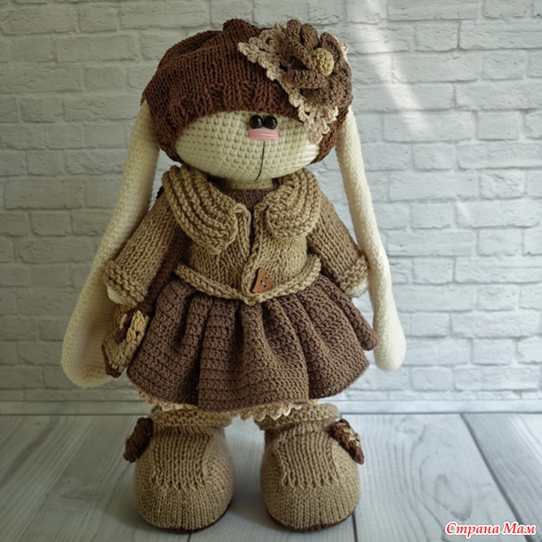 . Вязаная зайка Кофейная девочка