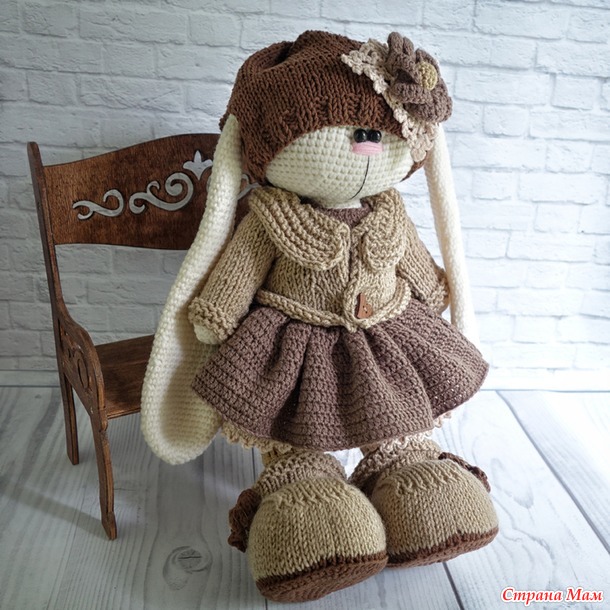 . Вязаная зайка Кофейная девочка