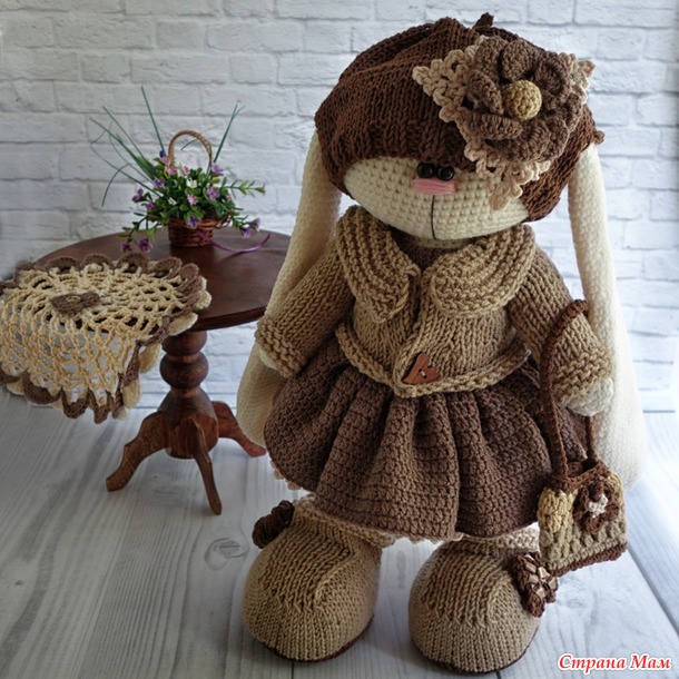 . Вязаная зайка Кофейная девочка