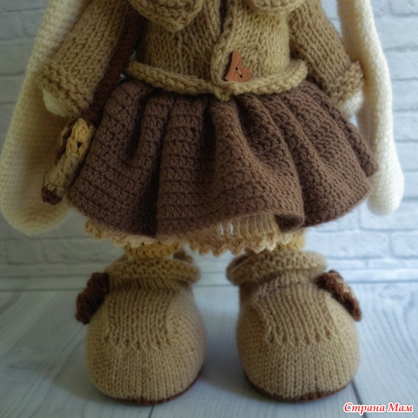 . Вязаная зайка Кофейная девочка