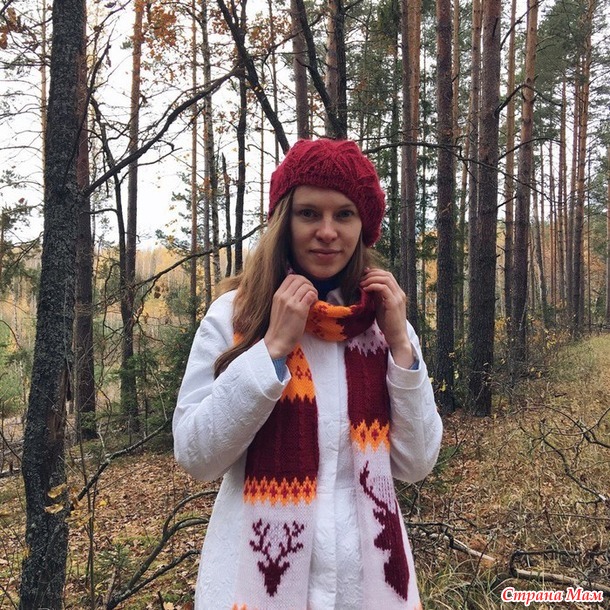 . Шарф с оленями и берет