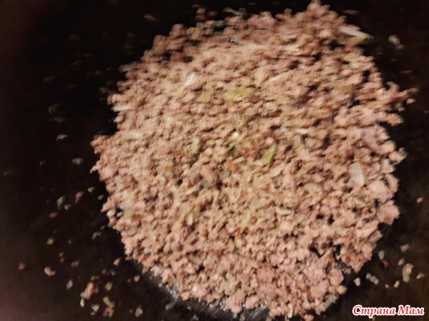 Картофель тушеный с фаршем, брокколи и цветной капустой