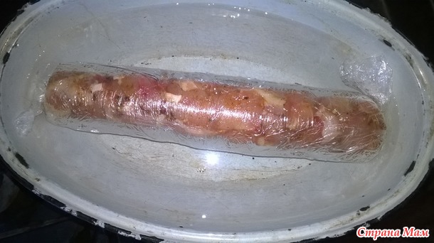 Колбаса из курицы вареная и запеченая.