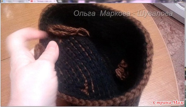 Теплая шапка девочке, связанная крючком