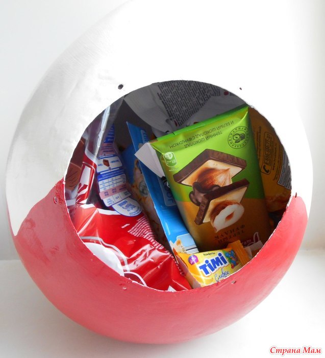 Ёлочный шар из упаковки от яиц