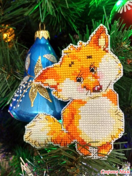 Новогодние игрушки на пластиковой канве