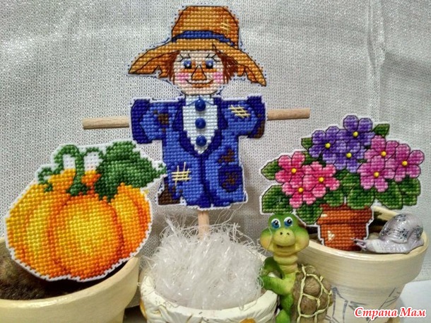 Новогодние игрушки на пластиковой канве