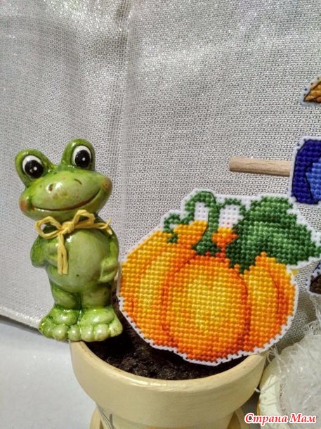 Новогодние игрушки на пластиковой канве