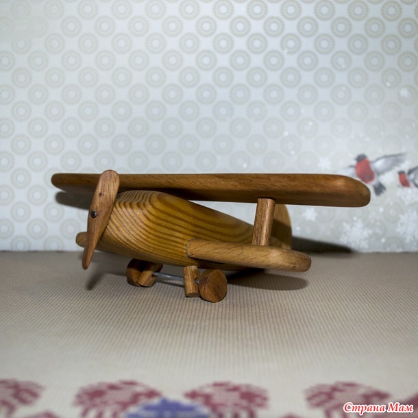 А вы прибиваете к полу игрушки своих детей?)))