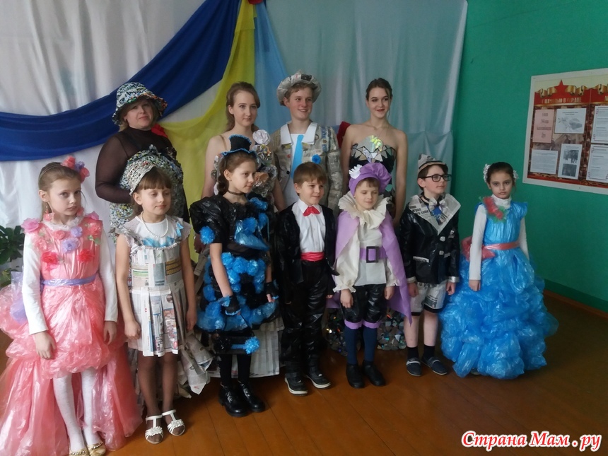 Верхнемамонские школьники продемонстрировали в Ялте костюмы из газет