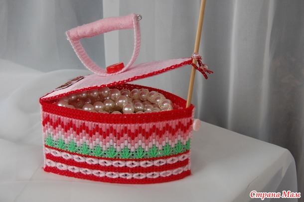 пластиковая канва и утюг