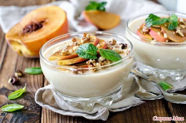 Персиковый мусс с орехами и мятным сиропом
