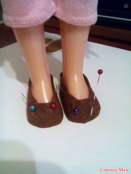 Домашние туфельки - тапочки для куклы из фетра