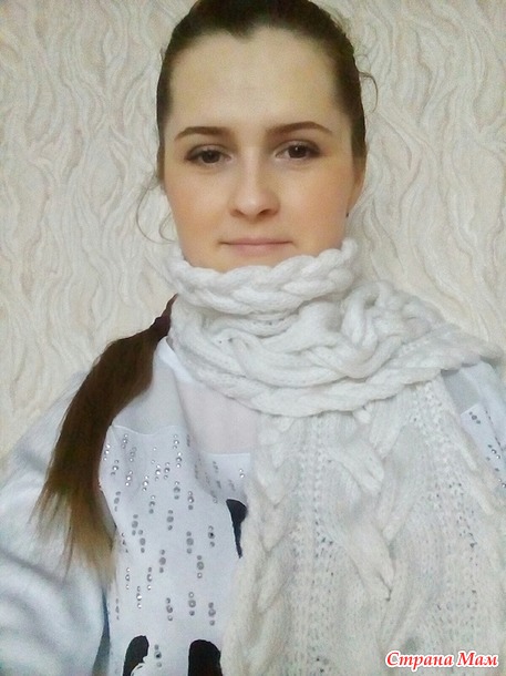 . Шапки, снуды, шарф, варежки, детская кофточка, комбинезоны и заяц.