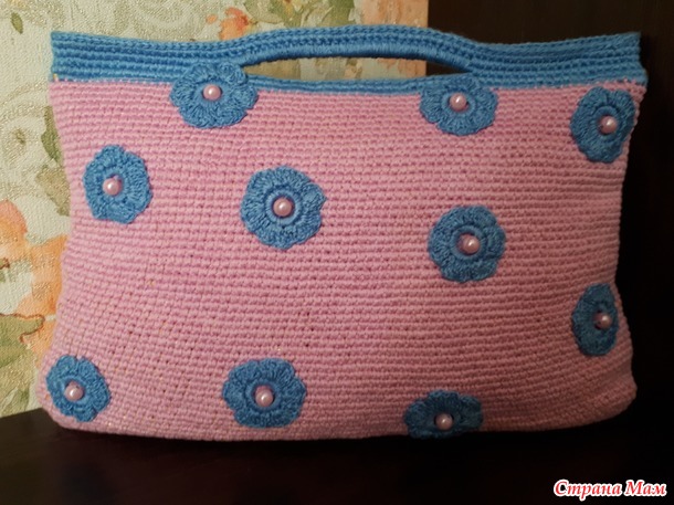 Розовая сумка с голубыми цветами
