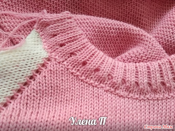 Джемпер со шнуровкой по плечам.