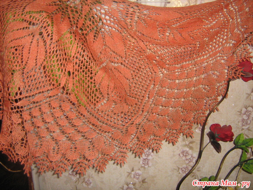 Шаль сталь. Шаль мамино сердце. Девушка в оренбургском платке. Оленевский пуховый платок шаль. Мамина шаль.