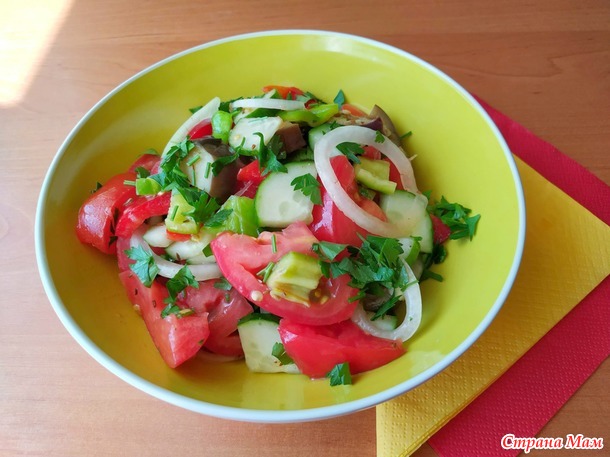 Вкусный салат из овощей с пикантной заправкой «Шехерезада»