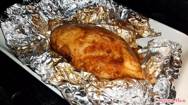 Куриное филе, запеченное в двух соусах в духовке