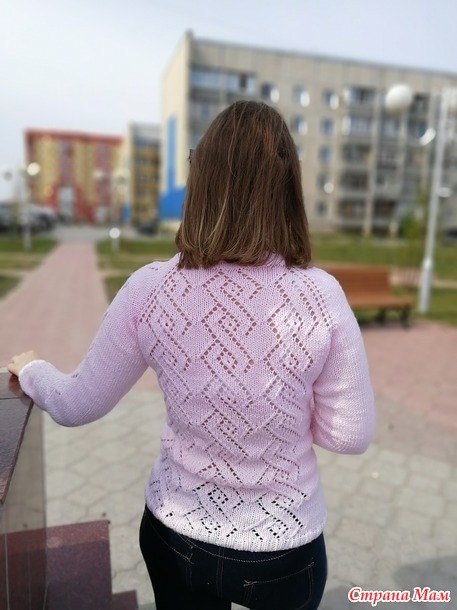 Ажурный пуловер с ромбами