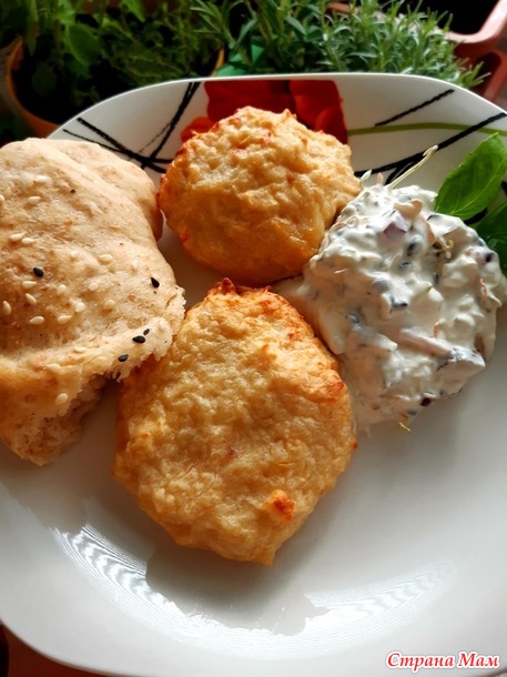 Картофельно-мясные котлеты с соусом тар тар.