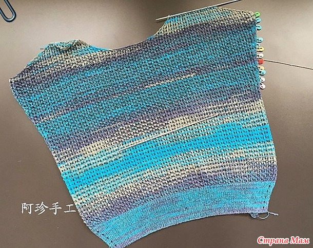 Мерцающая бирюза. Джемпер со скошенными плечами и цельно-кроенными рукавами. Спицы.