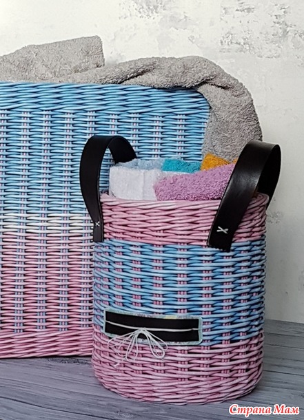 Плетеный комплект для ванной комнаты из бумажной лозы.