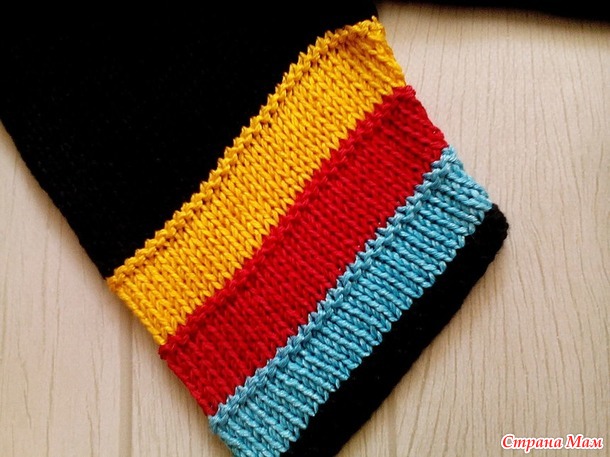 Вяжем вместе. пуловер с разноцветными полосками.