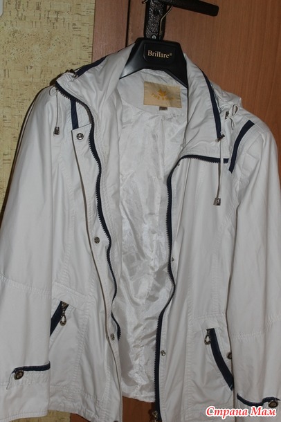 Продам. Ветровка женская. Маркировка 48. Б/у. Россия