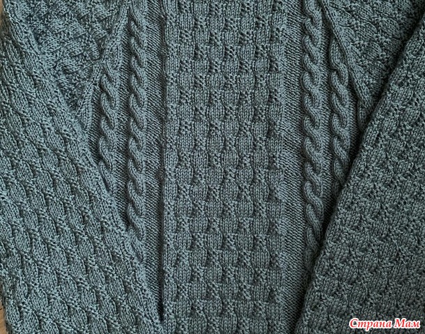 Серый мужской свитер