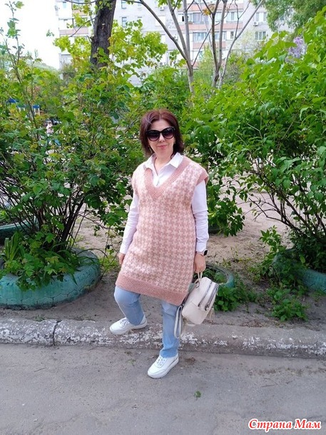 Удлиненный жилет спицами