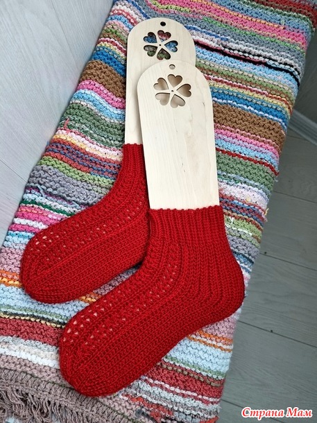 Радуга, август, красный цвет, носки крючком