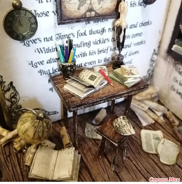 Украшение книжной полки