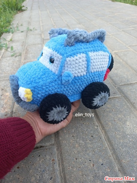 Джип из плюшевой пряжи.