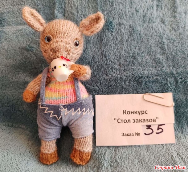 Заказ №35 - поросёнок в коротких штанишках на лямках.