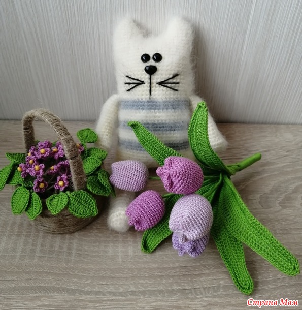 Времена года. Март. Длинный кот крючком