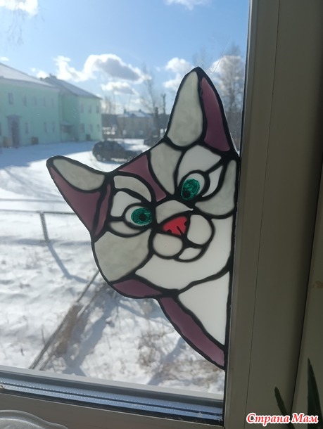 Времена года. Март. Витражный котик