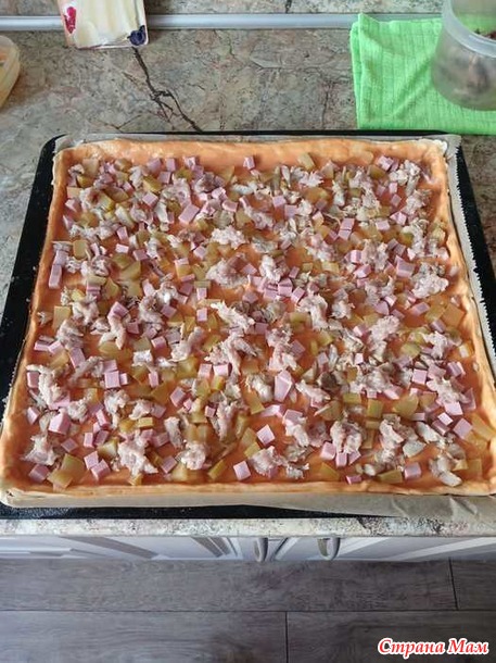 Пицца мясная, домашняя.